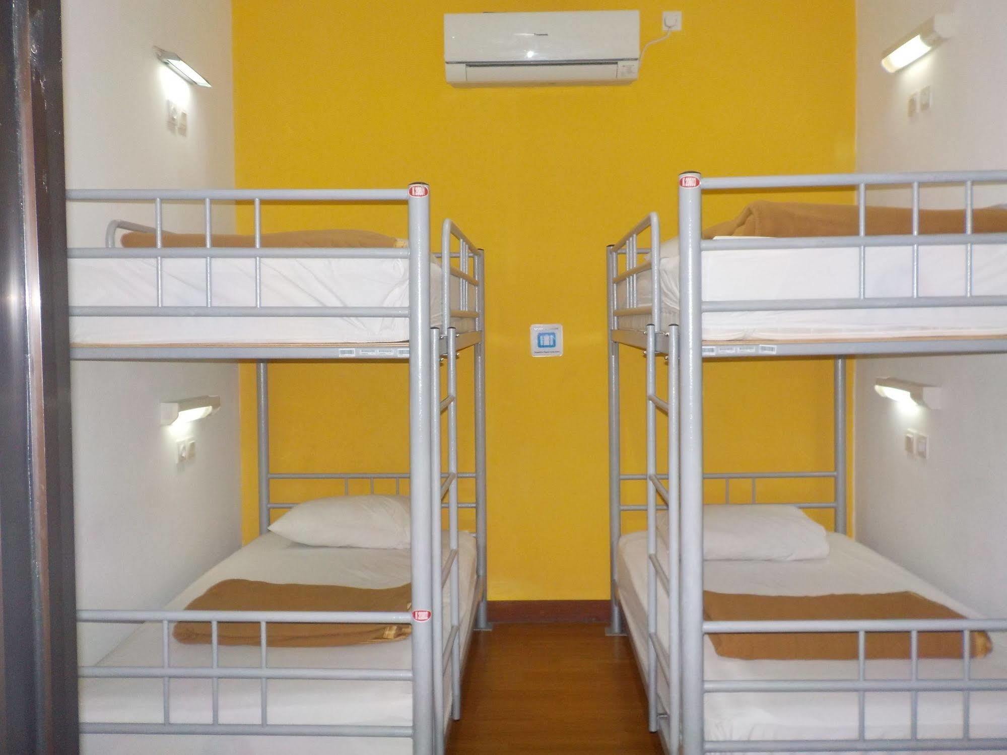 Cx Hostel Kuta Raya Exterior foto