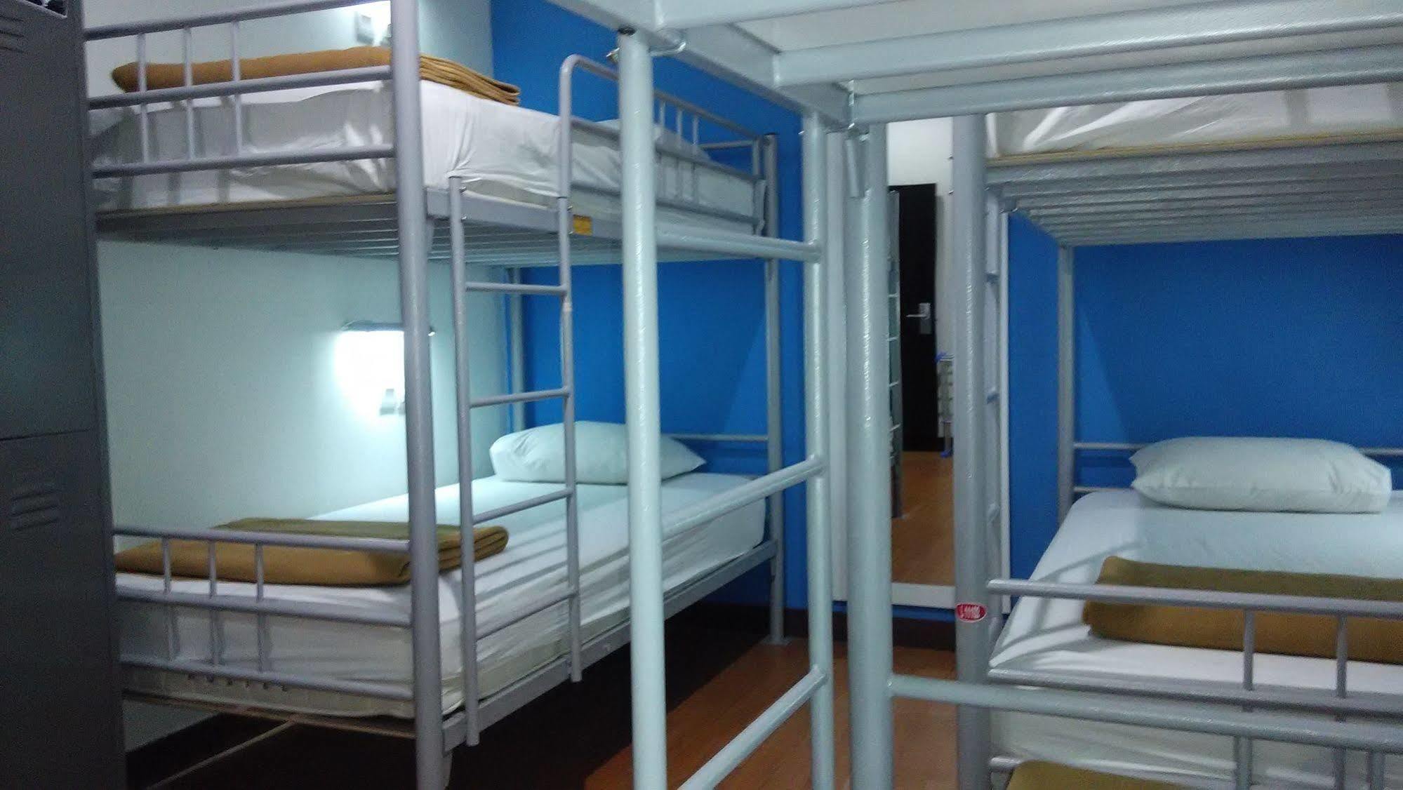Cx Hostel Kuta Raya Exterior foto